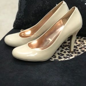 COPY - Nude colored heels size 10